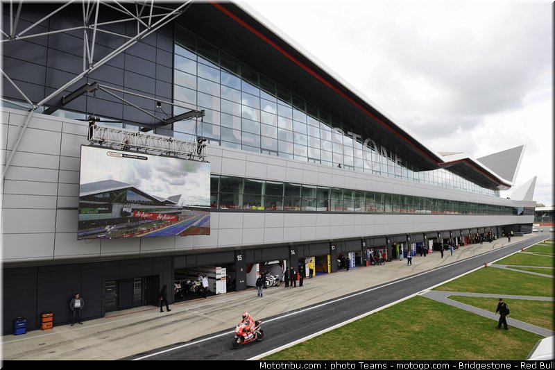 motogp_hayden_02_angleterre_silverstone_2011