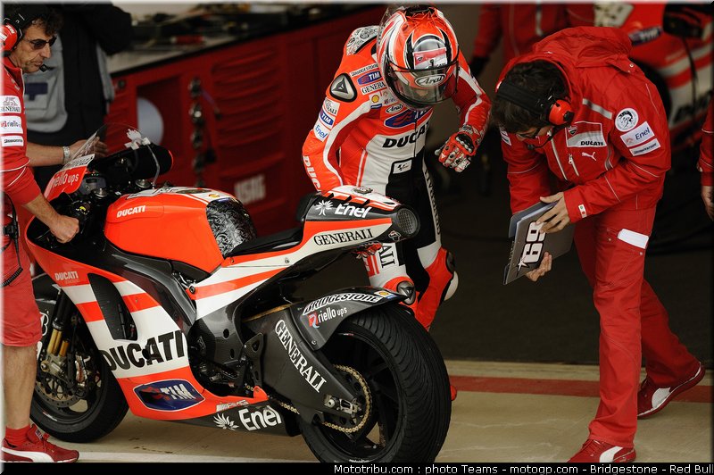 motogp_hayden_10_angleterre_silverstone_2011