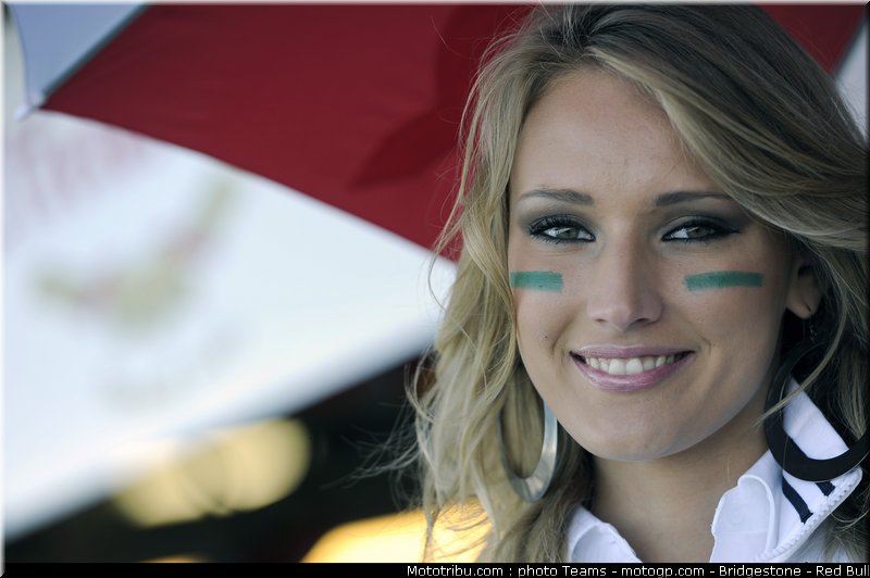 motogp_pitbabes_03_angleterre_silverstone_2011
