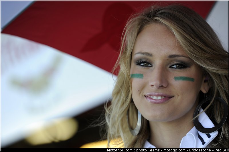 motogp_pitbabes_05_angleterre_silverstone_2011