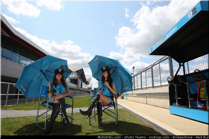 motogp_pitbabes_10_angleterre_silverstone_2011