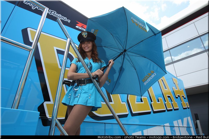 motogp_pitbabes_13_angleterre_silverstone_2011