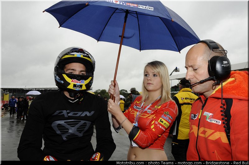 motogp_pitbabes_14_angleterre_silverstone_2011