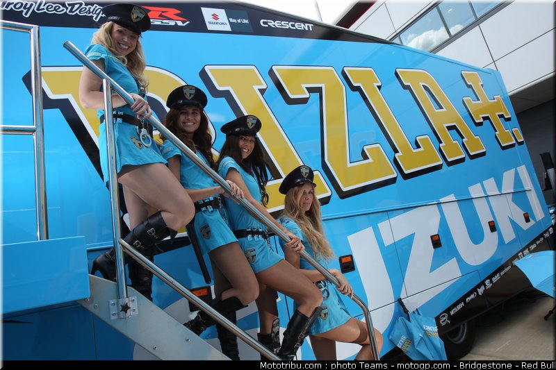 motogp_pitbabes_15_angleterre_silverstone_2011