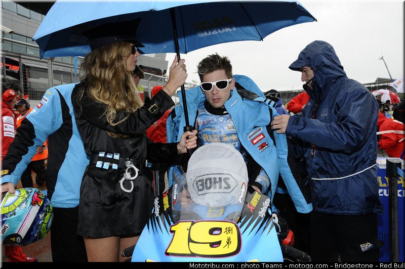 motogp_pitbabes_18_angleterre_silverstone_2011