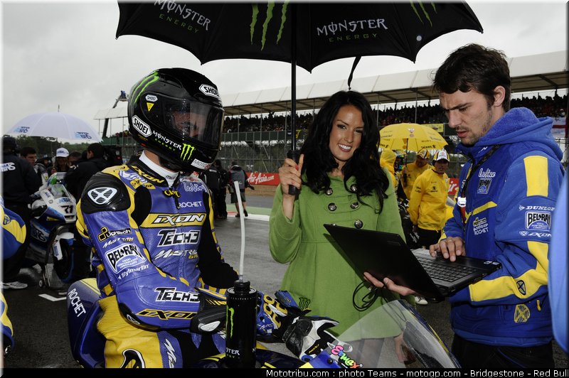 motogp_pitbabes_21_angleterre_silverstone_2011
