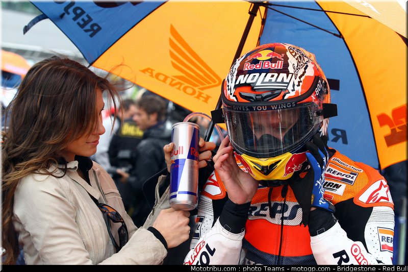 motogp_pitbabes_24_angleterre_silverstone_2011
