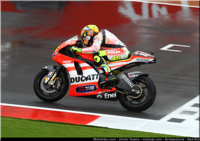 motogp_rossi_02_angleterre_silverstone_2011