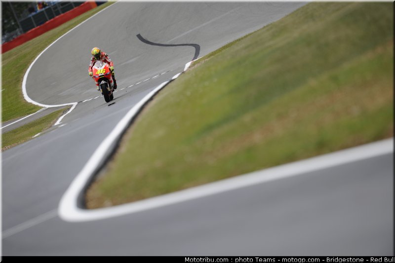 motogp_rossi_05_angleterre_silverstone_2011