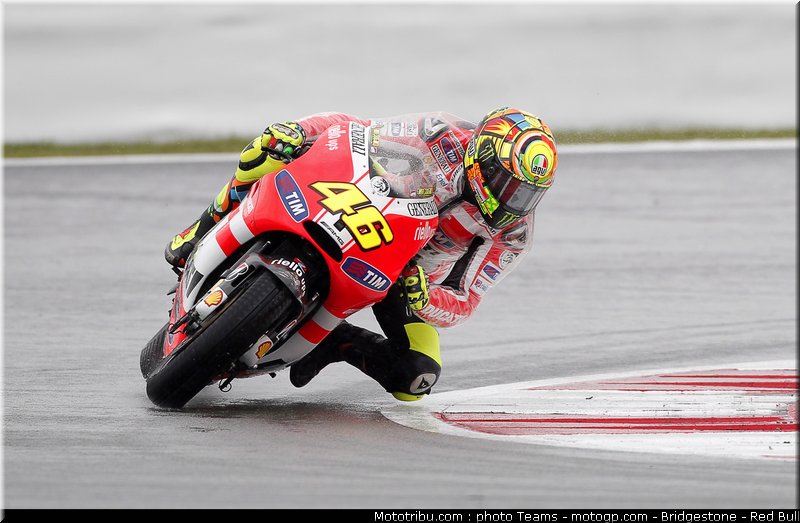 motogp_rossi_13_angleterre_silverstone_2011