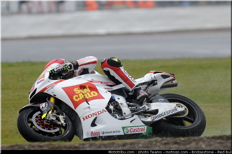 motogp_simoncelli_17_angleterre_silverstone_2011