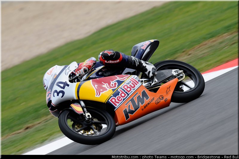 red_bull_rookies_cup_pinsach_1_angleterre_silverstone_2011