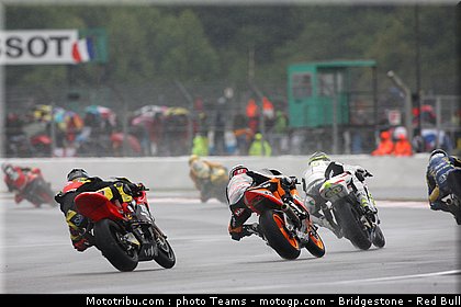moto2_001_angleterre_silverstone_2011.jpg