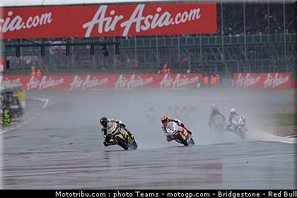 moto2_020_angleterre_silverstone_2011.jpg