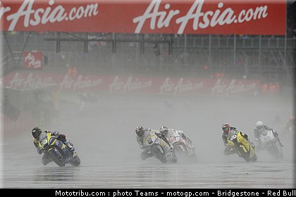 moto2_028_angleterre_silverstone_2011.jpg
