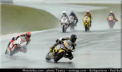 moto2_039_angleterre_silverstone_2011.jpg