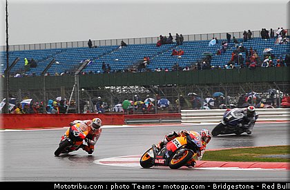 moto2_047_angleterre_silverstone_2011.jpg