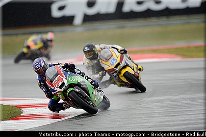moto2_049_angleterre_silverstone_2011.jpg