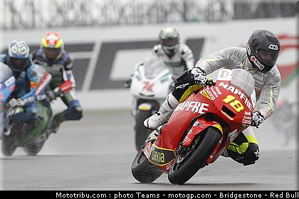 moto2_053_angleterre_silverstone_2011.jpg