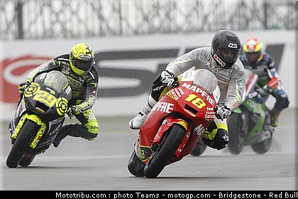 moto2_054_angleterre_silverstone_2011.jpg