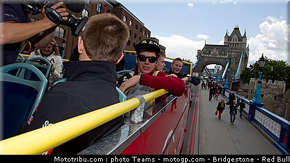 moto2_056_angleterre_silverstone_2011.jpg