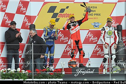moto2_bradl_03_angleterre_silverstone_2011.jpg