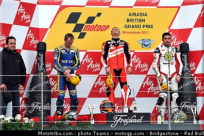 moto2_bradl_04_angleterre_silverstone_2011.jpg