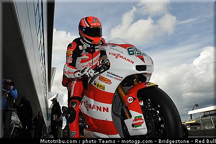 moto2_bradl_06_angleterre_silverstone_2011.jpg