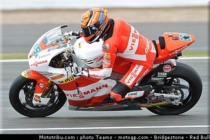 moto2_bradl_07_angleterre_silverstone_2011.jpg