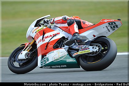 moto2_bradl_11_angleterre_silverstone_2011.jpg