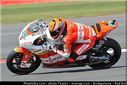 moto2_bradl_12_angleterre_silverstone_2011.jpg