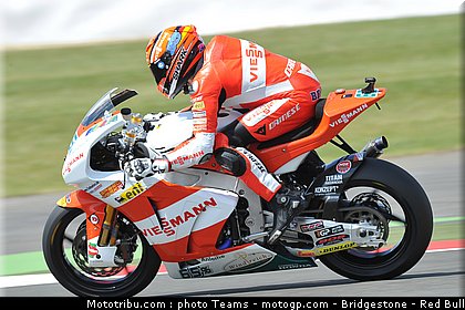 moto2_bradl_13_angleterre_silverstone_2011.jpg