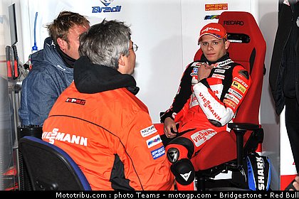 moto2_bradl_14_angleterre_silverstone_2011.jpg