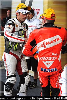 moto2_bradl_19_angleterre_silverstone_2011.jpg