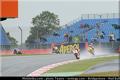 moto2_bradl_22_angleterre_silverstone_2011.jpg