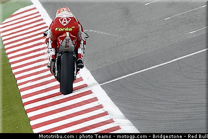 moto2_fores_01_angleterre_silverstone_2011.jpg
