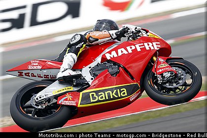 moto2_fores_02_angleterre_silverstone_2011.jpg