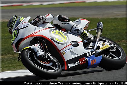 moto2_pirro_14_angleterre_silverstone_2011.jpg