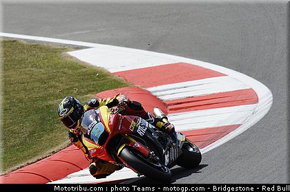 moto2_simeon_08_angleterre_silverstone_2011.jpg