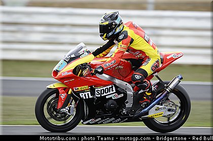 moto2_simeon_13_angleterre_silverstone_2011.jpg