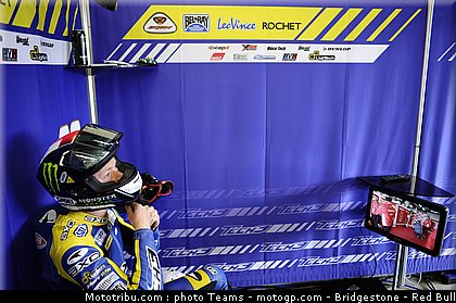 moto2_smith_01_angleterre_silverstone_2011.jpg