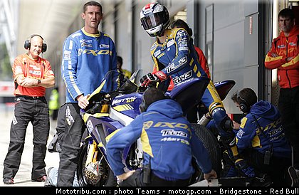 moto2_smith_06_angleterre_silverstone_2011.jpg