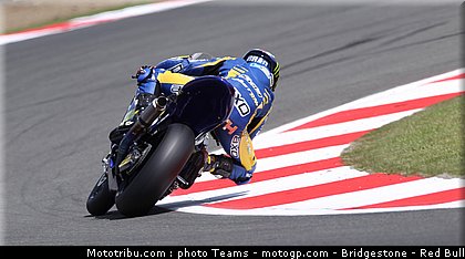 moto2_smith_20_angleterre_silverstone_2011.jpg