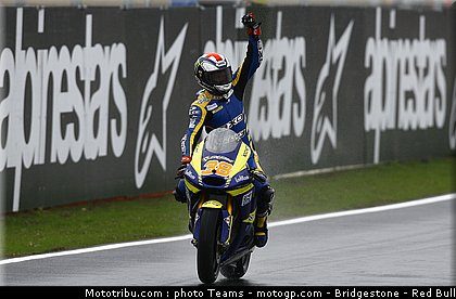 moto2_smith_22_angleterre_silverstone_2011.jpg