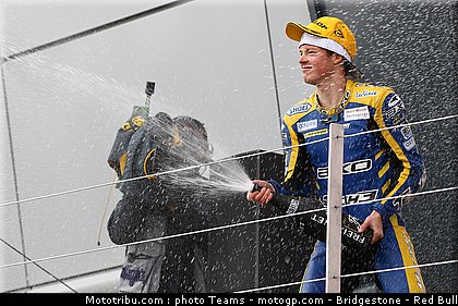 moto2_smith_25_angleterre_silverstone_2011.jpg