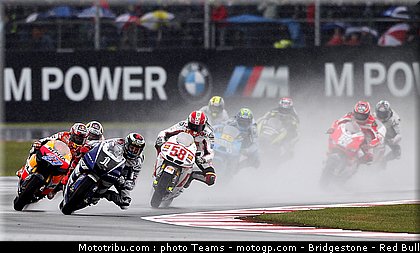 motogp_0075_angleterre_silverstone_2011.jpg