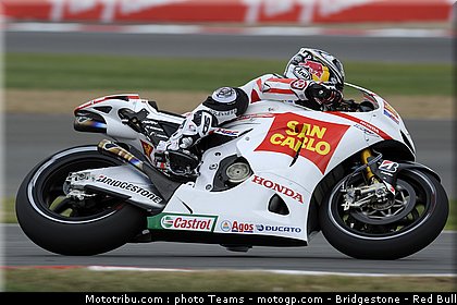 motogp_aoyama_05_angleterre_silverstone_2011.jpg