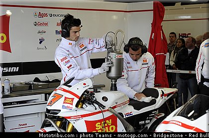 motogp_aoyama_11_angleterre_silverstone_2011.jpg