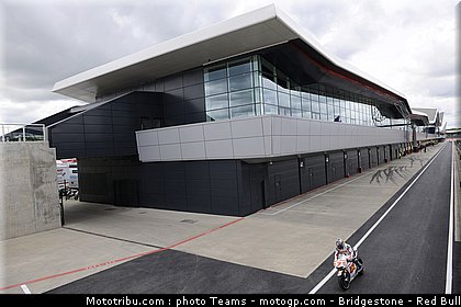 motogp_aoyama_14_angleterre_silverstone_2011.jpg