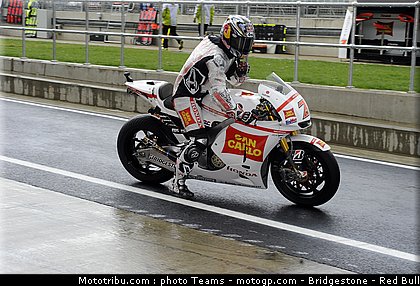 motogp_aoyama_17_angleterre_silverstone_2011.jpg